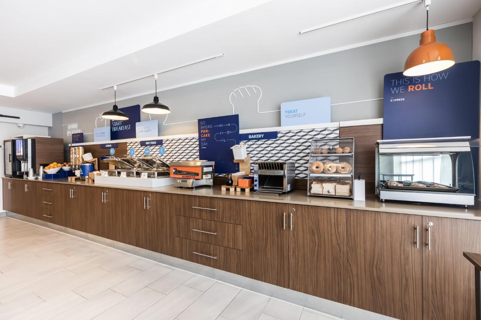 Holiday Inn Express Toronto-North York By Ihg מראה חיצוני תמונה