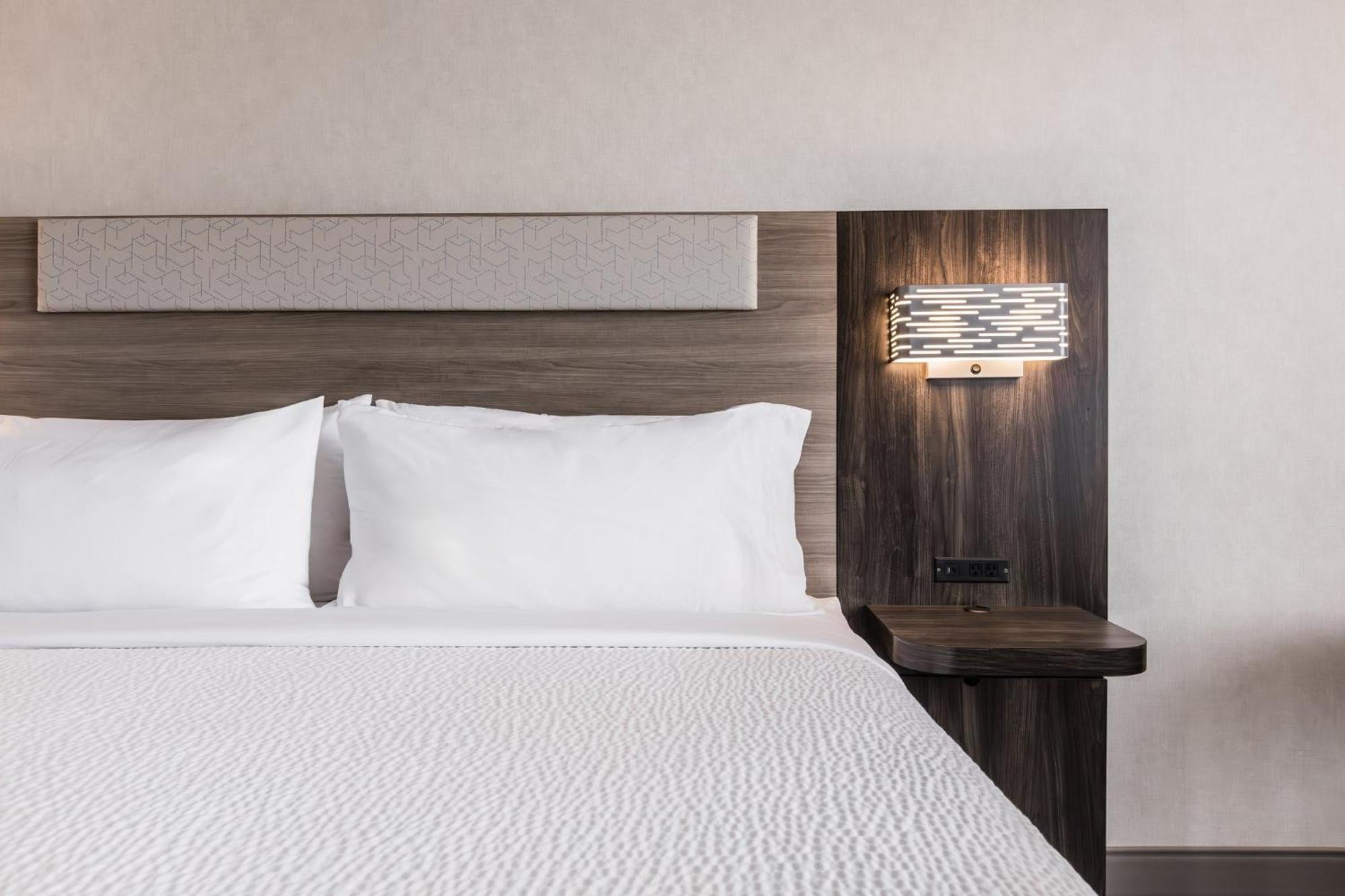 Holiday Inn Express Toronto-North York By Ihg מראה חיצוני תמונה
