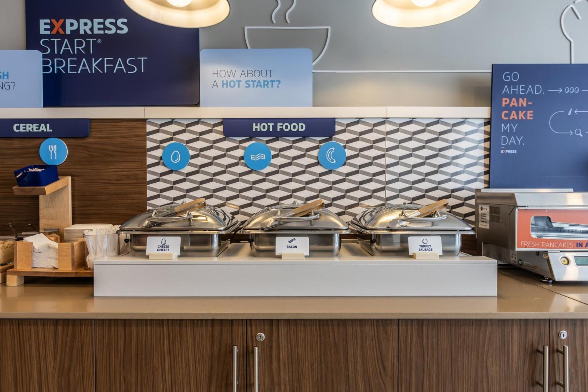 Holiday Inn Express Toronto-North York By Ihg מראה חיצוני תמונה