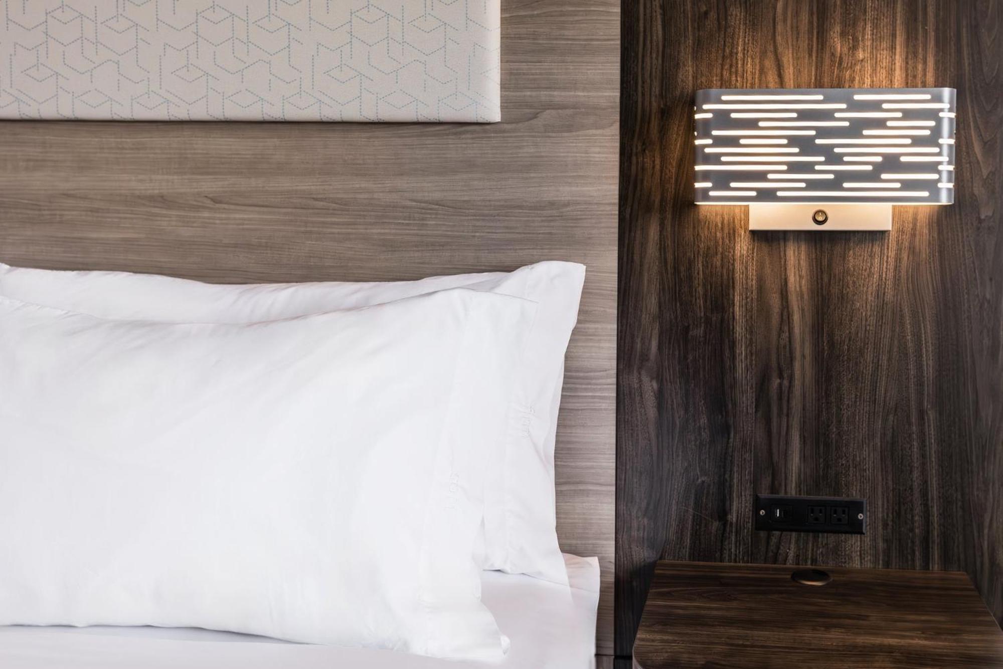 Holiday Inn Express Toronto-North York By Ihg מראה חיצוני תמונה