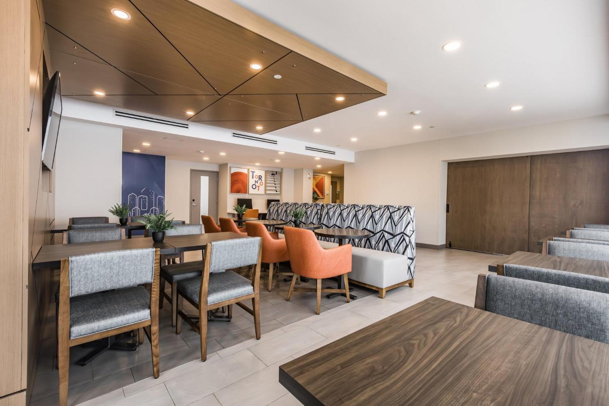 Holiday Inn Express Toronto-North York By Ihg מראה חיצוני תמונה