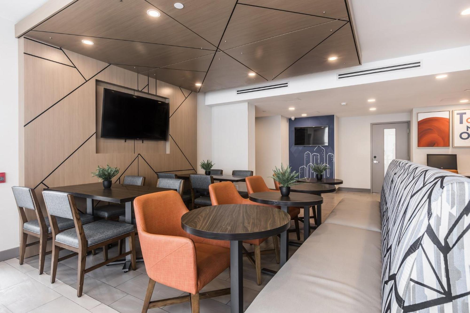 Holiday Inn Express Toronto-North York By Ihg מראה חיצוני תמונה