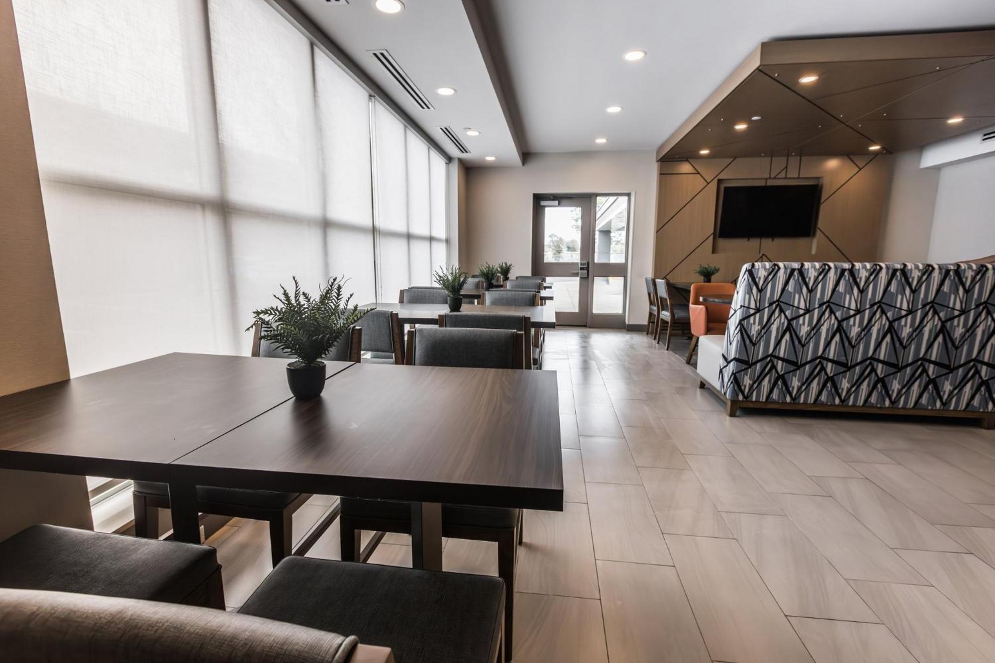 Holiday Inn Express Toronto-North York By Ihg מראה חיצוני תמונה