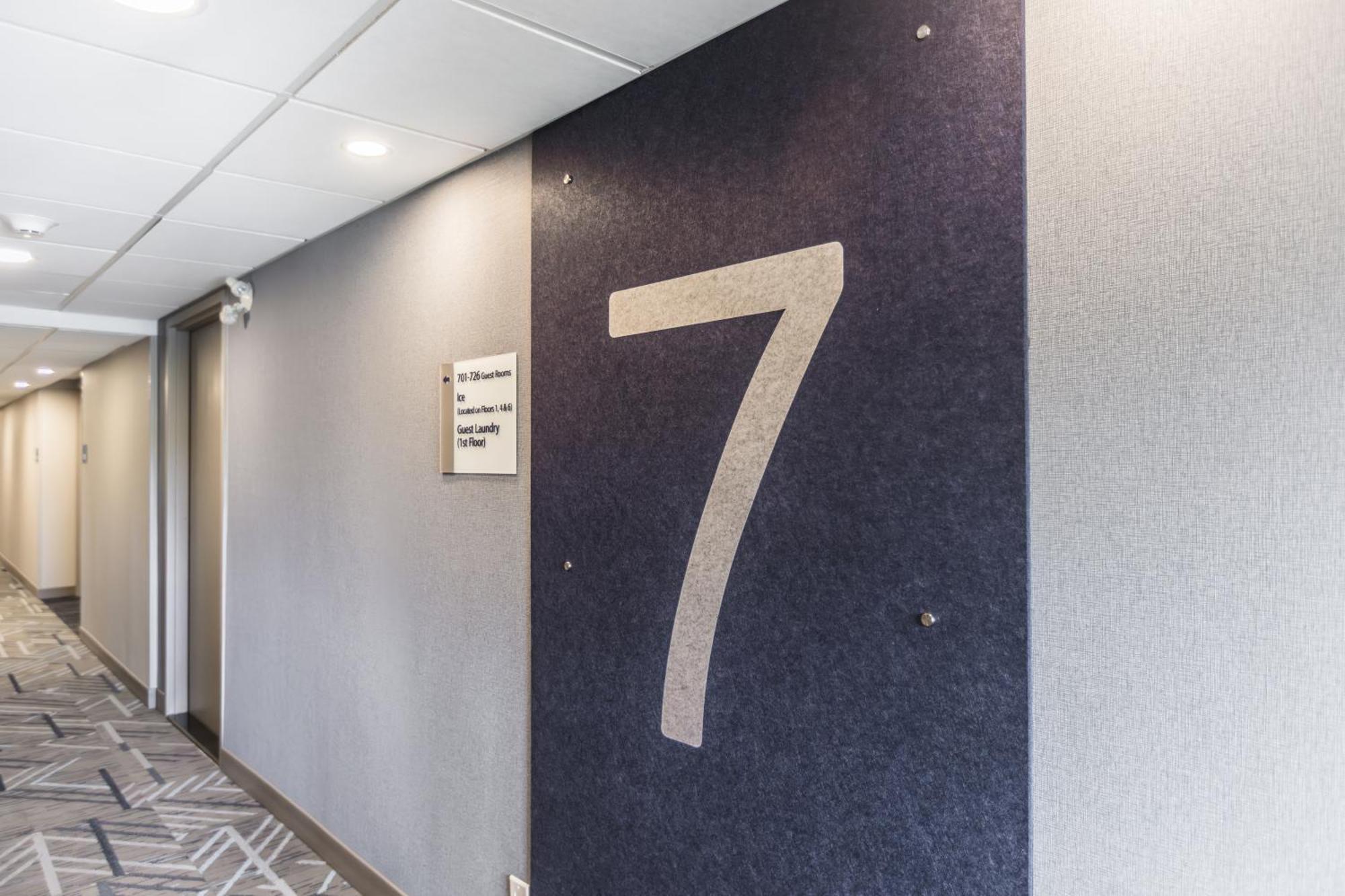 Holiday Inn Express Toronto-North York By Ihg מראה חיצוני תמונה