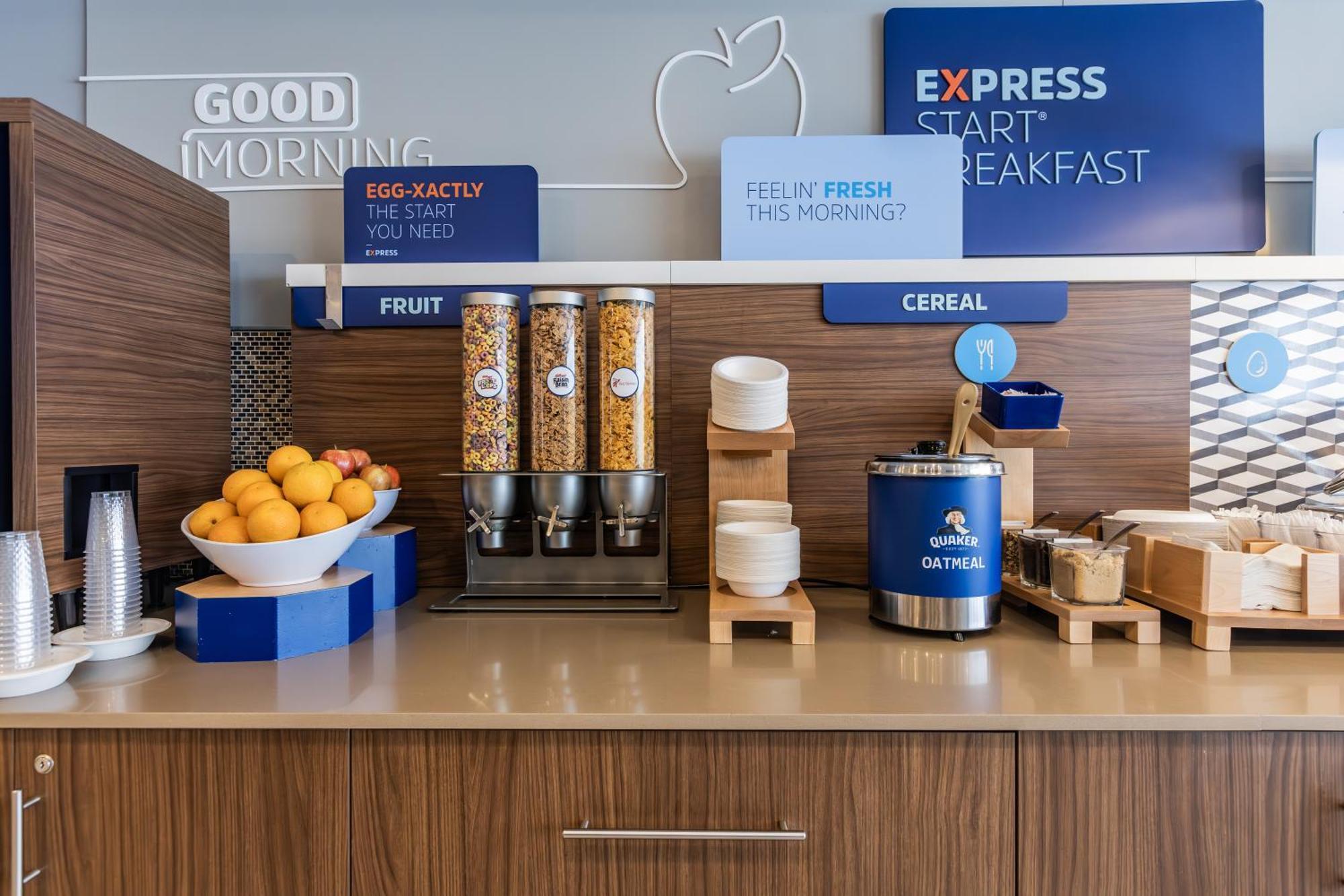 Holiday Inn Express Toronto-North York By Ihg מראה חיצוני תמונה