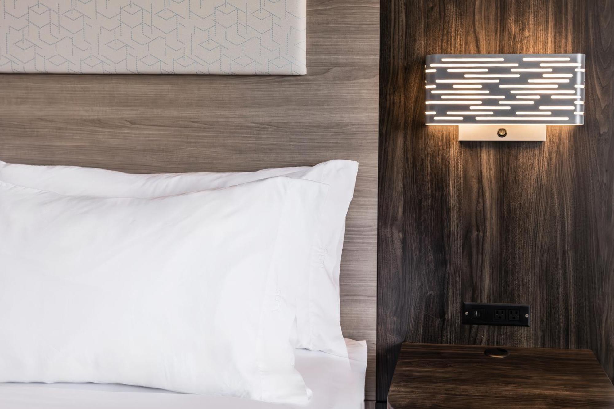 Holiday Inn Express Toronto-North York By Ihg מראה חיצוני תמונה