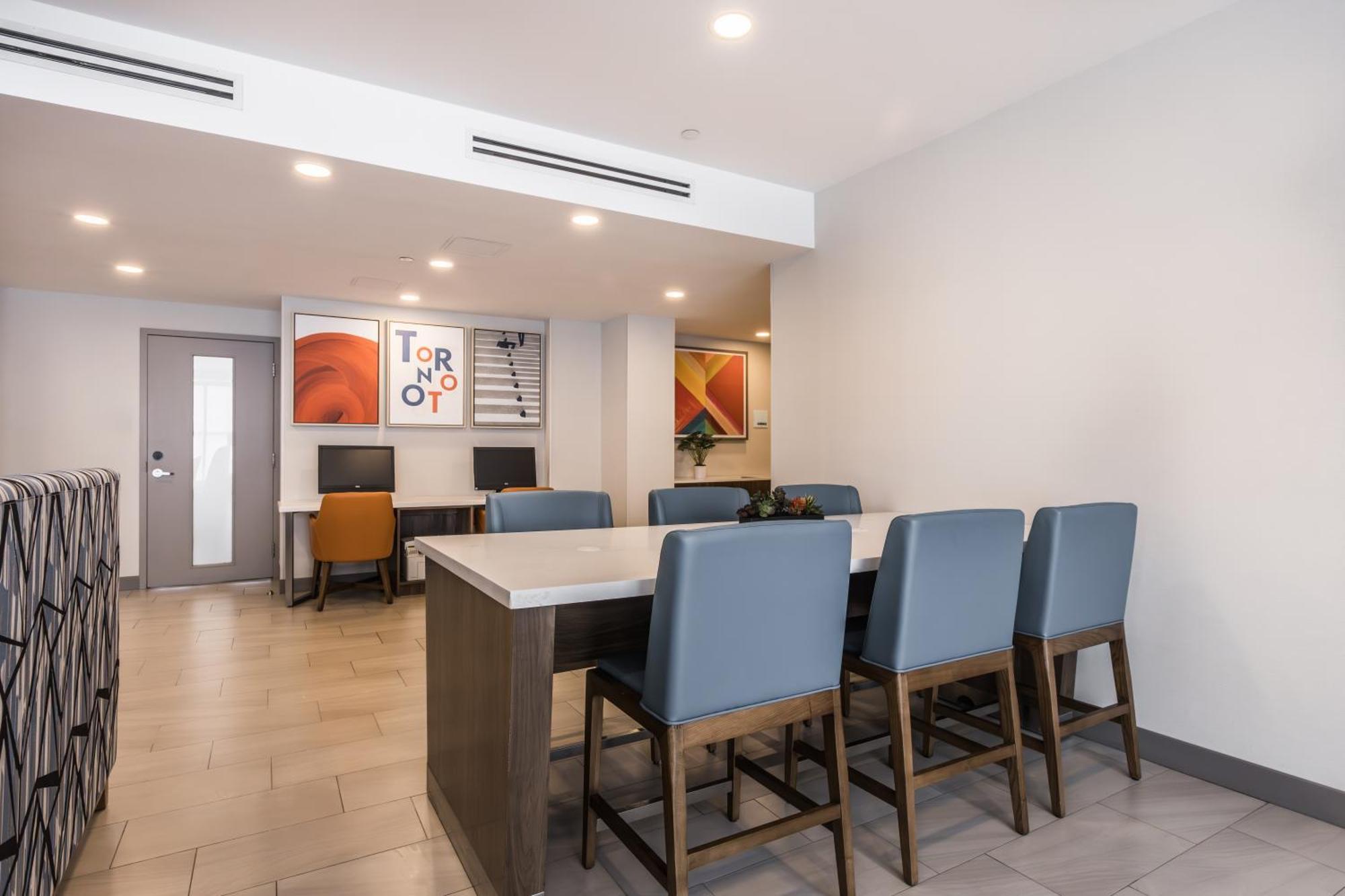 Holiday Inn Express Toronto-North York By Ihg מראה חיצוני תמונה
