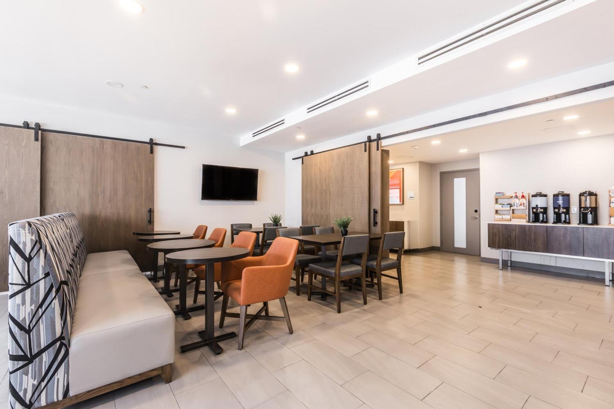 Holiday Inn Express Toronto-North York By Ihg מראה חיצוני תמונה